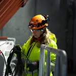 HSE-specialist utför säkerhetsrond.
