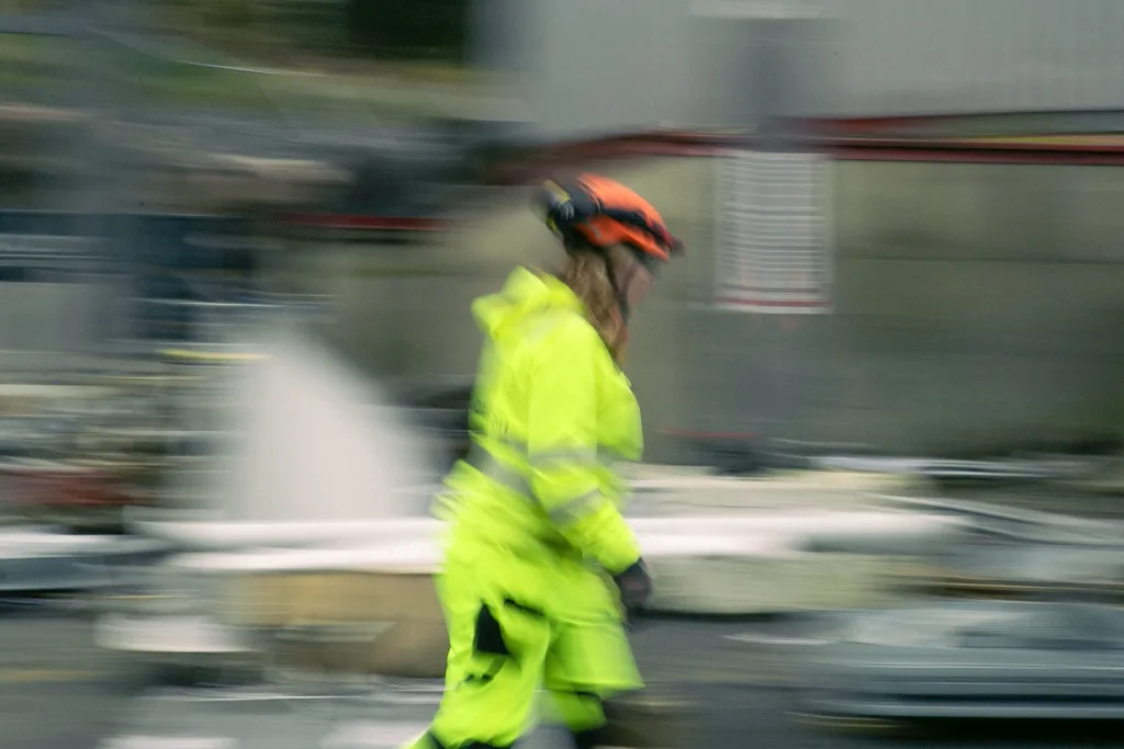 HSE-specialist i oskärpa på på site.